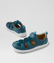 Load image into Gallery viewer, Bobux Alpha Barefoot Rocky Closed Sandal I Walk