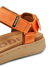 Load image into Gallery viewer, Woden Line Sandal